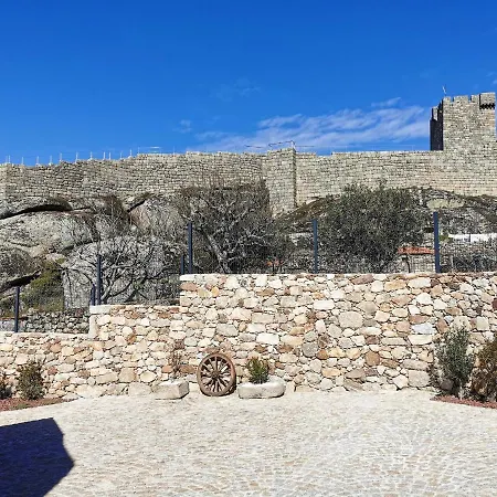 Casa Do Penedo Castle House * Linhares (Guarda)