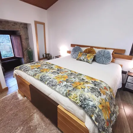 Casa Do Penedo Castle House Linhares (Guarda)