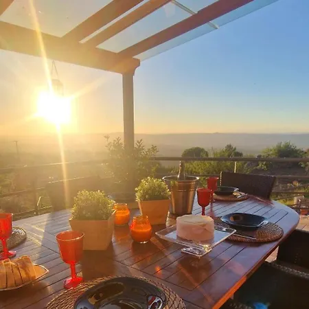 Casa Do Penedo Castle House