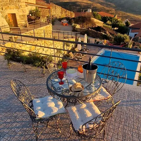 Casa Do Penedo Castle House Feriehus *