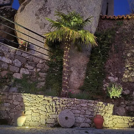 Casa Do Penedo Castle House Linhares (Guarda)