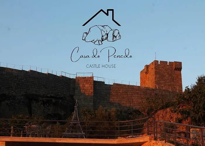Casa Do Penedo Castle House * リニャレス