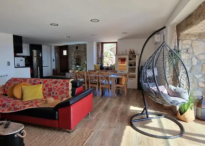 Casa Do Penedo Castle House