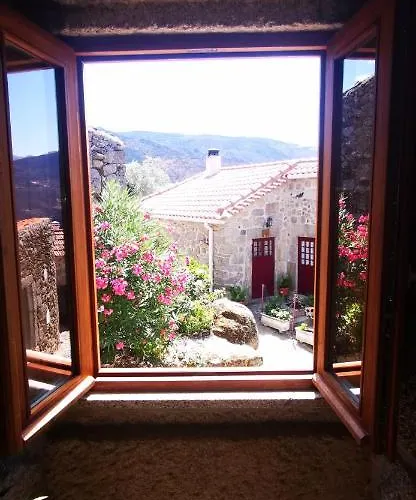 Casa Do Penedo Castle House * Linhares da Beira