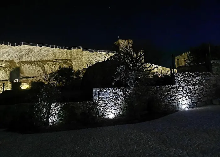 Casa Do Penedo Castle House *
