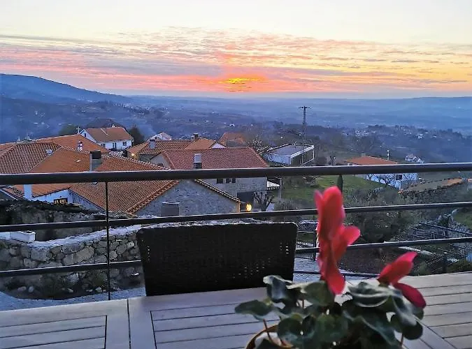 Casa Do Penedo Castle House 別荘 リニャレス