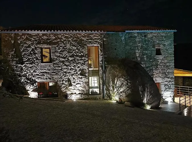 Casa Do Penedo Castle House 別荘 リニャレス