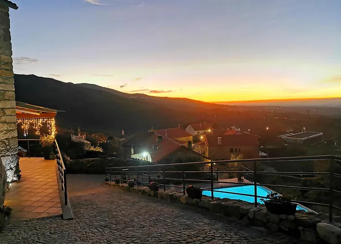 Casa Do Penedo Castle House 別荘 リニャレス