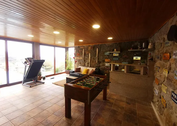 Casa Do Penedo Castle House * リニャレス