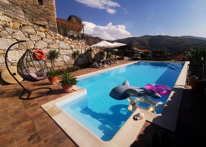 Casa Do Penedo Castle House 別荘 リニャレス