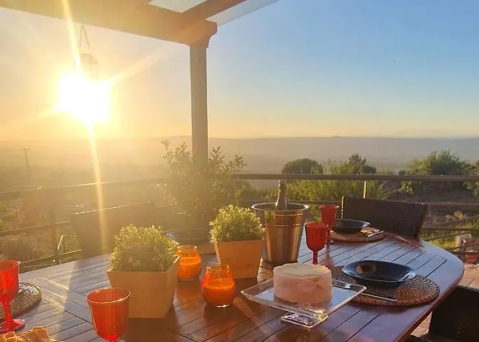 Casa Do Penedo Castle House