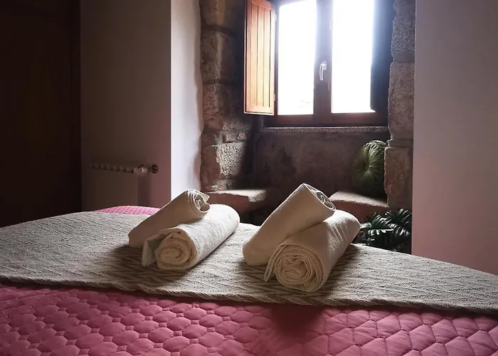 Casa Do Penedo Castle House * リニャレス