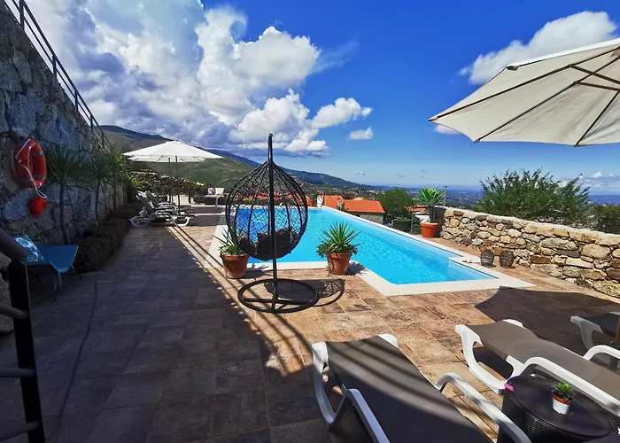 Casa Do Penedo Castle House リニャレス