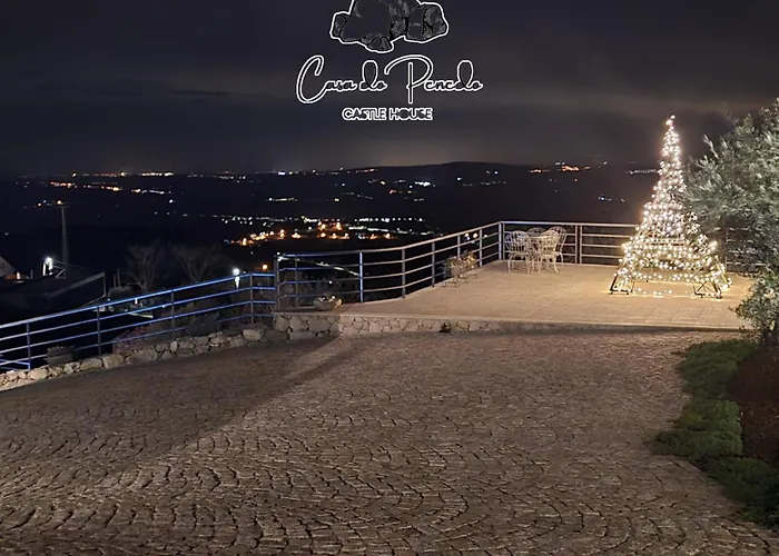 Casa Do Penedo Castle House *