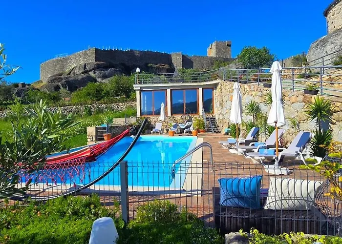 Casa Do Penedo Castle House Tatil Evi