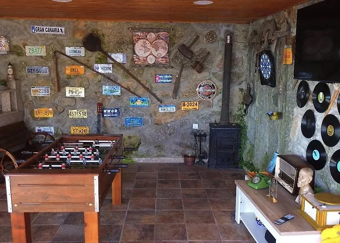 Casa Do Penedo Castle House *