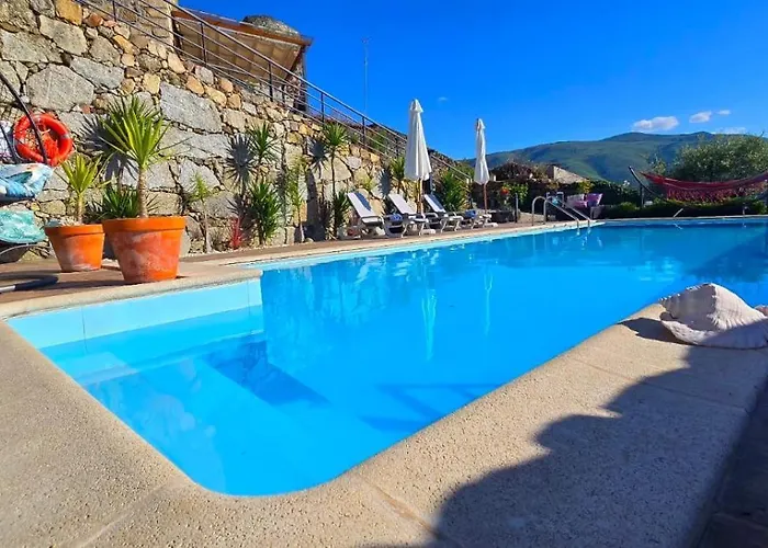 Casa Do Penedo Castle House * Linhares (Guarda)